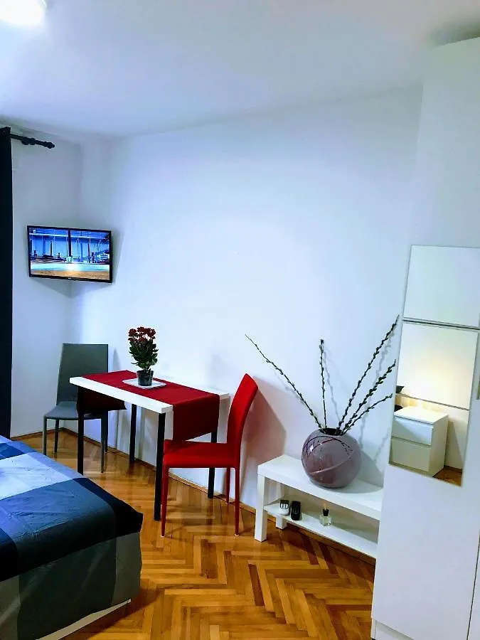 Pula Center Old Town Apartments And Rooms 3*,  Croazia