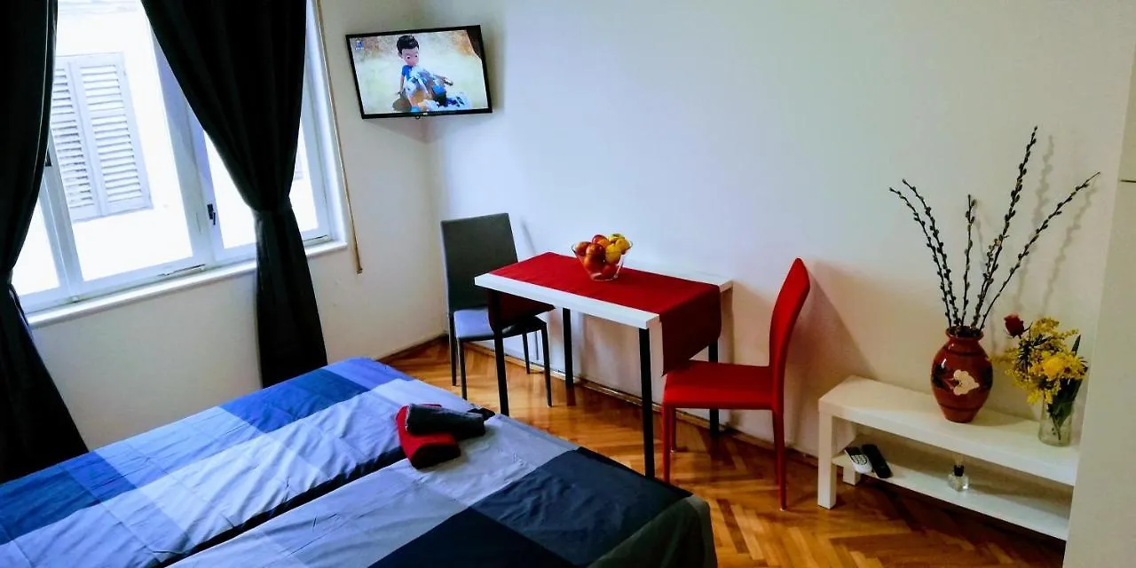 Pula Center Old Town Apartments And Rooms 3*,  Croazia